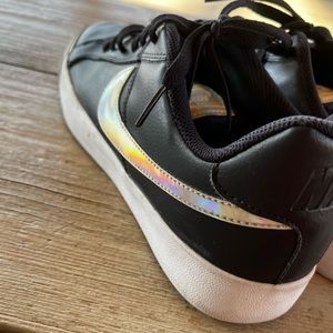 Nike holographic Women’s shoes. Sz10.5 Good condition.